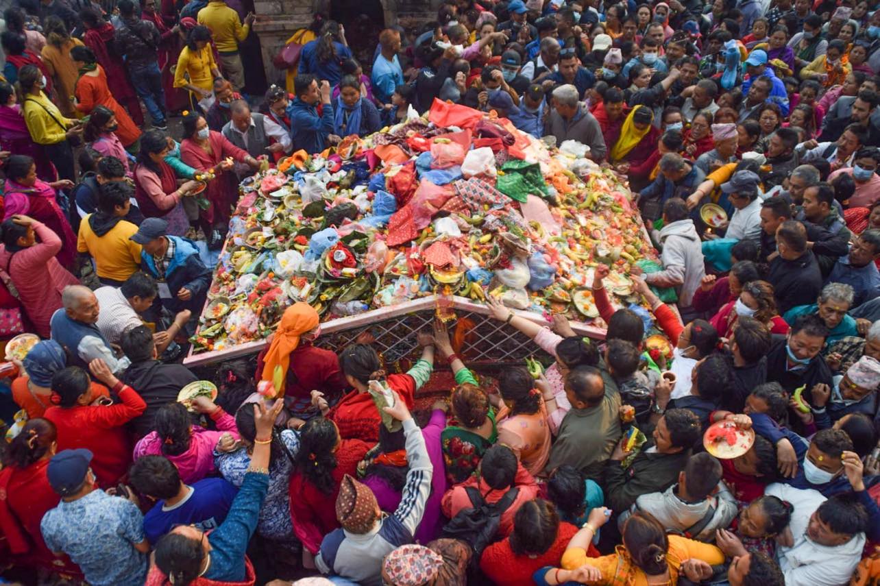 काठमाण्डौंको मातातिर्थमा दर्शानार्थीको भिड  (फोटो फिचर)